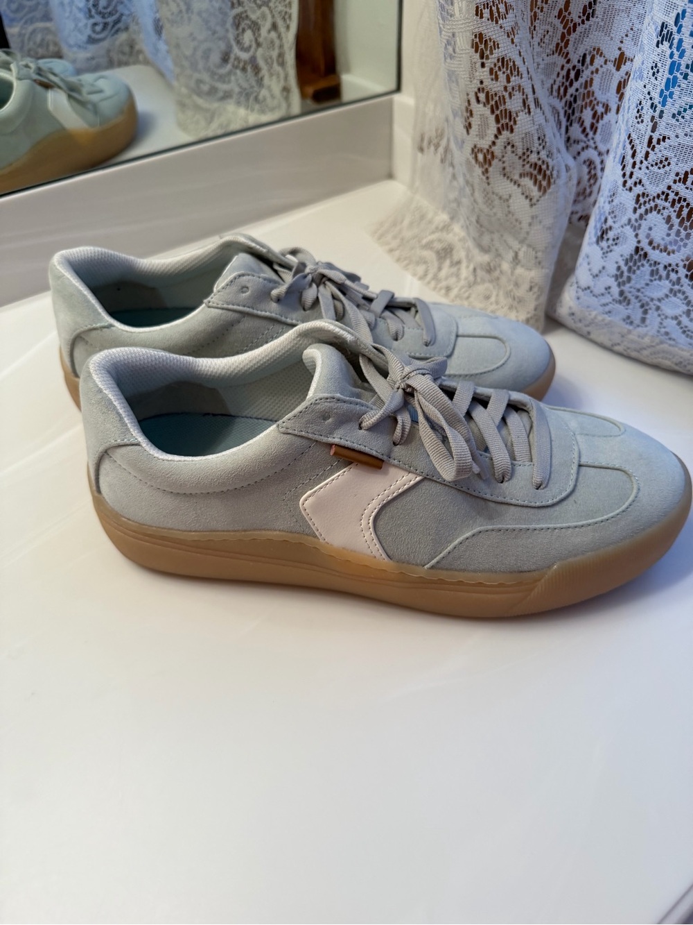 Dr Scholl’s Light Gray Suede Casual Sneakers with Gum Sole